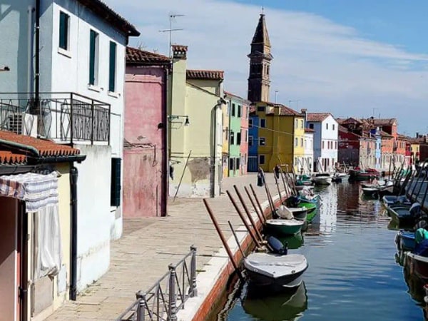 Private Murano and Burano VIP Venice Boat Tour